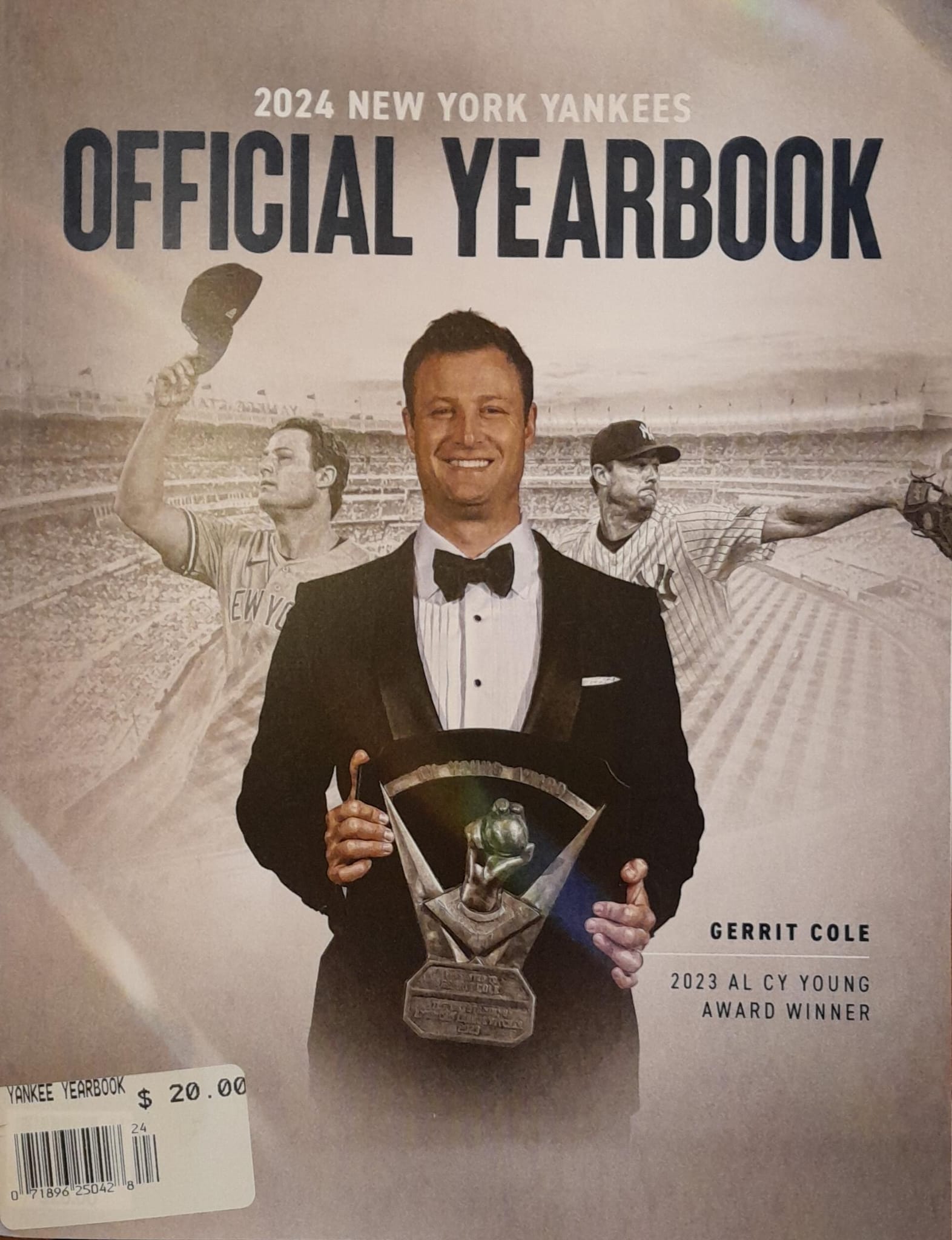 洋書 NewYork YANKEES 1984 oficial yearbook 洋書 NewYork YANKEES 1984 oficial yearbook Original 1984 NY
