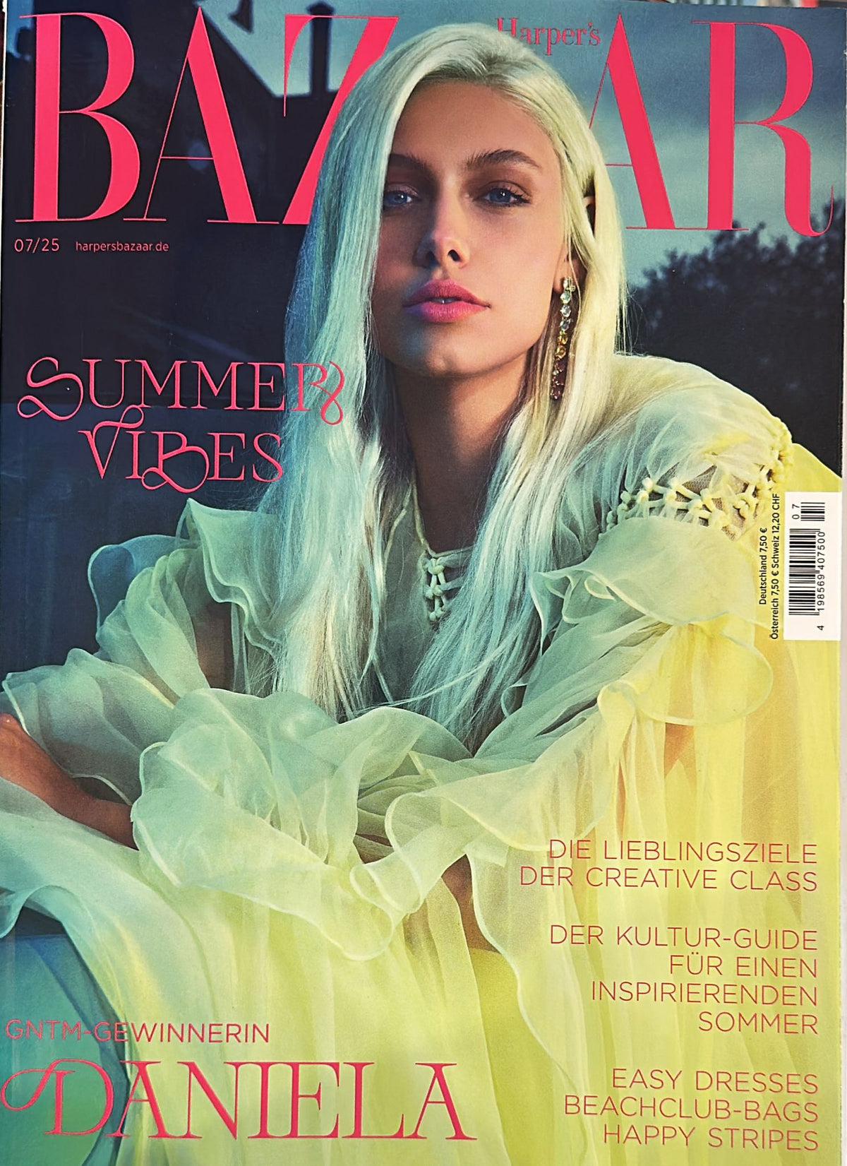 女性情報誌 Haper's BAZAAR US Magazine August 2021 新作グッ HARPER'S BAZAAR MAGAZINE USA | AUGUST 2021 | GIGI