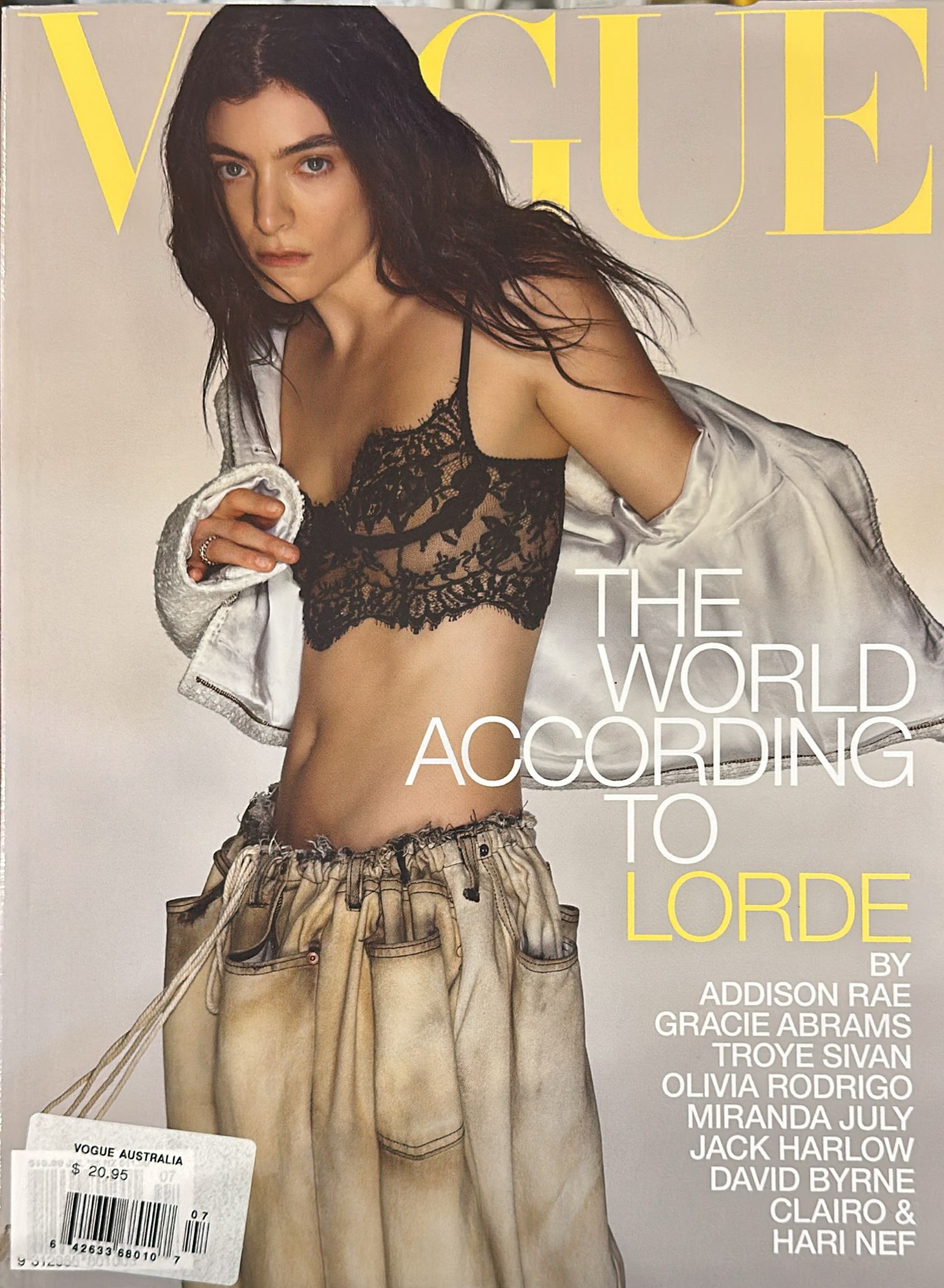 Buy Vogue Australia Magazine Subscription | magazinecafestore.com