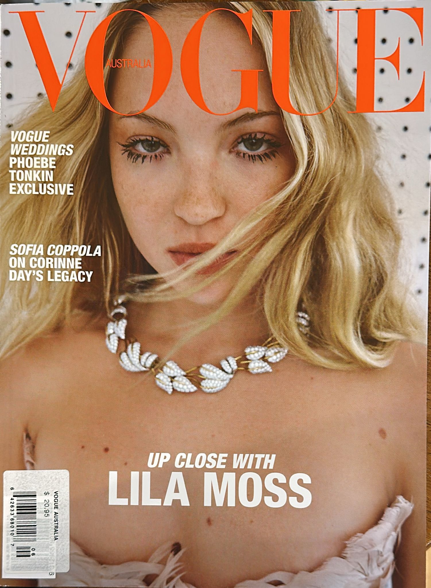 Buy Vogue Australia Magazine Subscription | magazinecafestore.com